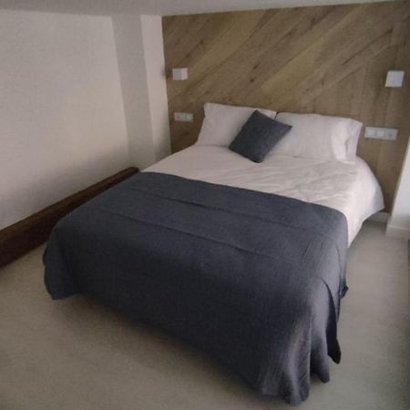 Vivienda Turistica Los Robles Tudela Exterior foto